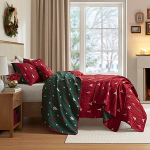 English Elm 3-Piece Queen Coverlet Set Matelassé Elegance with Two Shams — Soft Polyester-Rayon Texture, Durable Comfort Red 16.34 L x 14.57 W x 7.68 H B035P381283