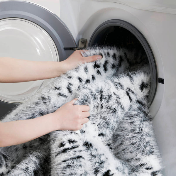 English Elm 1-piece Oversized Faux Fur Throw Bobcat Print Plush Velvet Backed Cozy Sofa Blanket Snow Leopard B035P408336