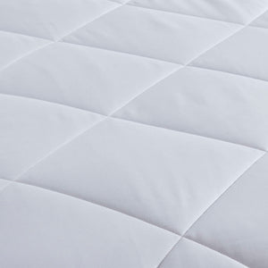English Elm Oversized Cooling Down Alternative Comforter - Silky Nylon Jersey, Noiseless Diamond Quilt, Oeko-Tex White 22.83 L x 20.87 W x 6.89 H B035P268146