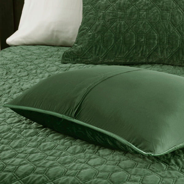 English Elm 3 Velvet Quilt Set Full/Queen with Geometric Quilting, Soft Antimicrobial Velvet Texture, Cozy Layering Green 17.72 L x 16.14 W x 7.09 H B03597556
