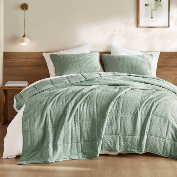 JLA Home Comfort Spaces - Waffle lightweight textured quilt set — breathable, Oeko-Tex certified comfort with plush waffle weave finish Green AM14-0370