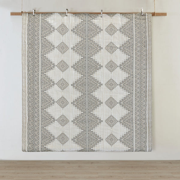 English Elm 4 Printed Comforter Set Black/Ivory King Cal King - 4-Piece Microfiber Comforter, Shams & Throw Pillow, Hypoallergenic B035P148341