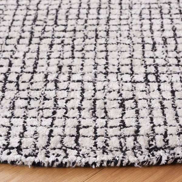 Safavieh Abstract 470 ABT470 Hand Tufted  Rug Ivory / Black ABT470Z-28