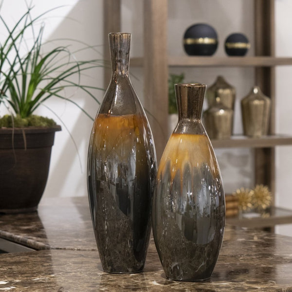 Atlas Arne Vase - Small Earthenware Beauty with Ombre Glaze, Ideal for Elegant Floral Arrangements & Decor AC11055-01