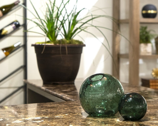 Atlas Calla Vase - Elegant Emerald Glass Accent for Modern Decor, Ideal for Buds and Floral Arrangements AC11147-01