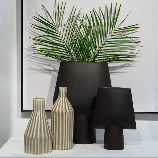 Atlas Galen Vase - Stylish Earthenware Decor with Glossy Cream Finish, Textured Grey Ridges & Versatile Use AC11327-01
