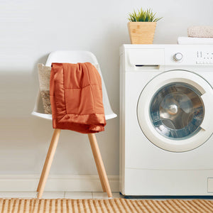 English Elm 1 Lightweight Down Alternative King Blanket with Satin Trim, Moisture-Resistant Microfiber, Quilted Comfort Orange 14.96 L x 7.87 W x 7.87 H B035P319519