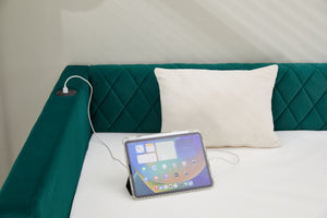 English Elm Emerald velvet daybed with diamond tufted pull-out trundle, modern sturdy frame, luxe guest bed for living spaces W1361S00033