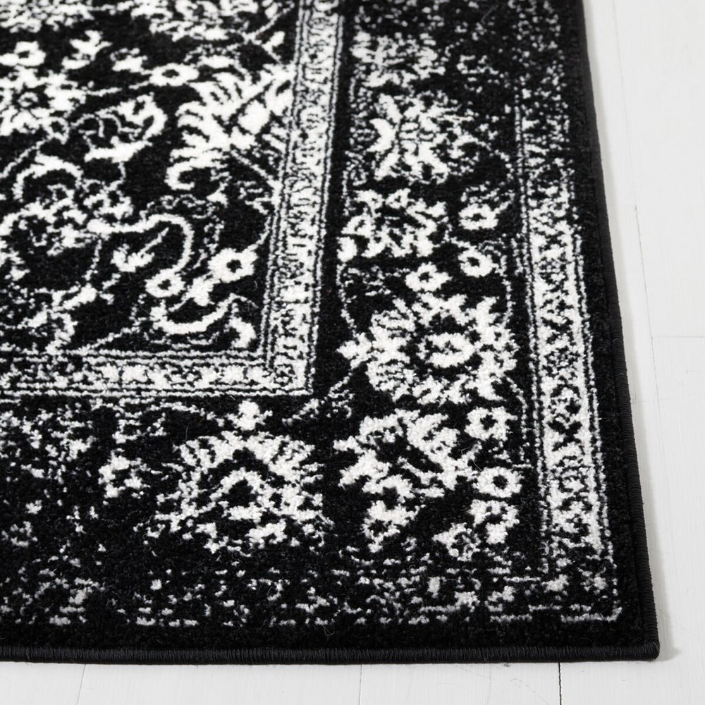 Safavieh Adirondack 109 ADR109 Power Loomed  Rug Black / Ivory ADR109Z-10