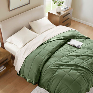 English Elm 1 Lightweight Down Alternative Twin Blanket with Satin Trim, Microfiber Cover, 13oz Filling, Quilted Green 14.96 L x 6.5 W x 6.5 H B035P319514