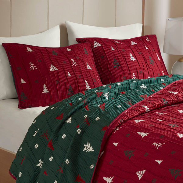 English Elm 3-Piece Queen Coverlet Set Matelassé Elegance with Two Shams — Soft Polyester-Rayon Texture, Durable Comfort Red 16.34 L x 14.57 W x 7.68 H B035P381283