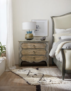 Hooker Furniture Ciao Ciao Bella Bachelors Chest With Cedar-Lined Drawer, Usb Charging, Rustic Cottage Style 5805-90017-87