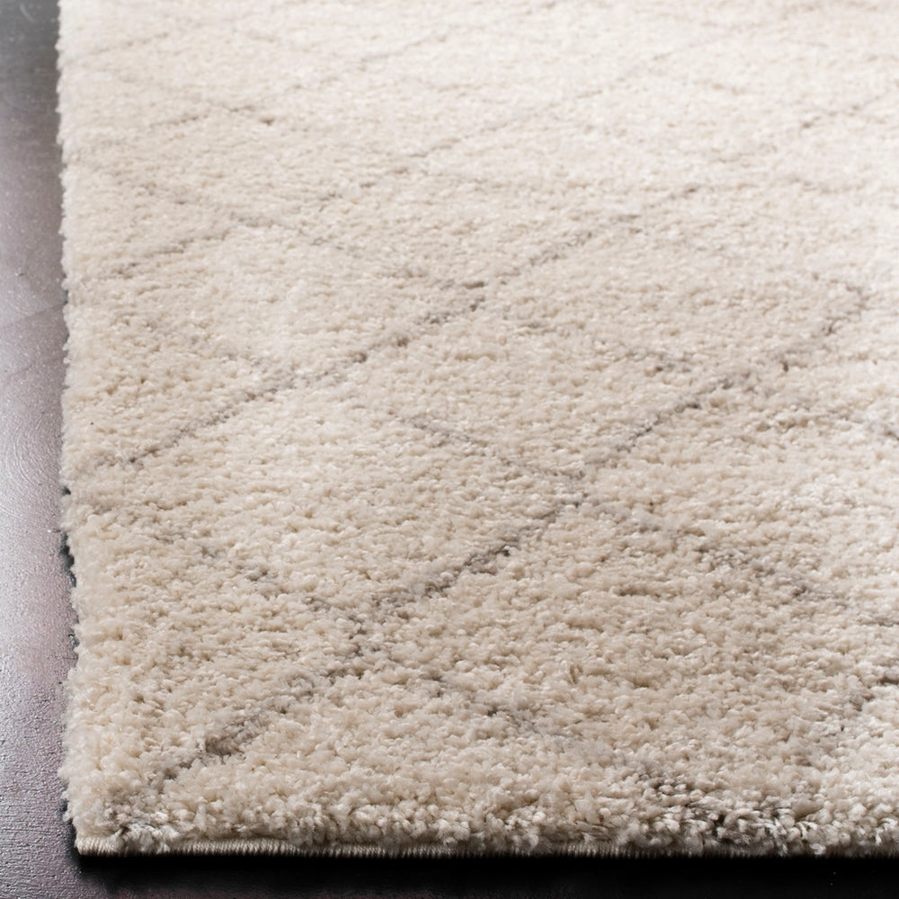 Safavieh Arizona Shag 742 Power Loomed 60% Polypropylene, 35% Jute, 5% Polyester Rug Ivory / Beige ASG742A-26