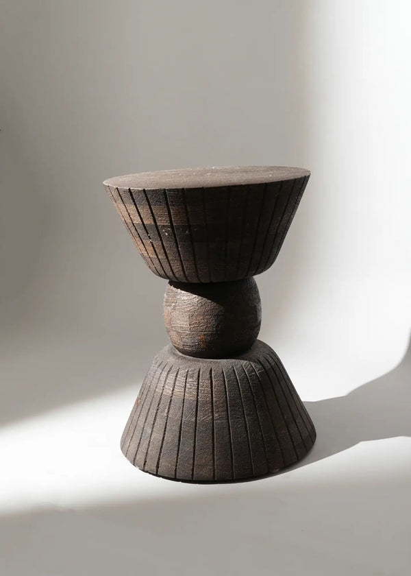 English Elm Decorative Wooden End Table - Artisan Crafted, Compact Accent Table For Living Room & Bedroom Use B346P320732