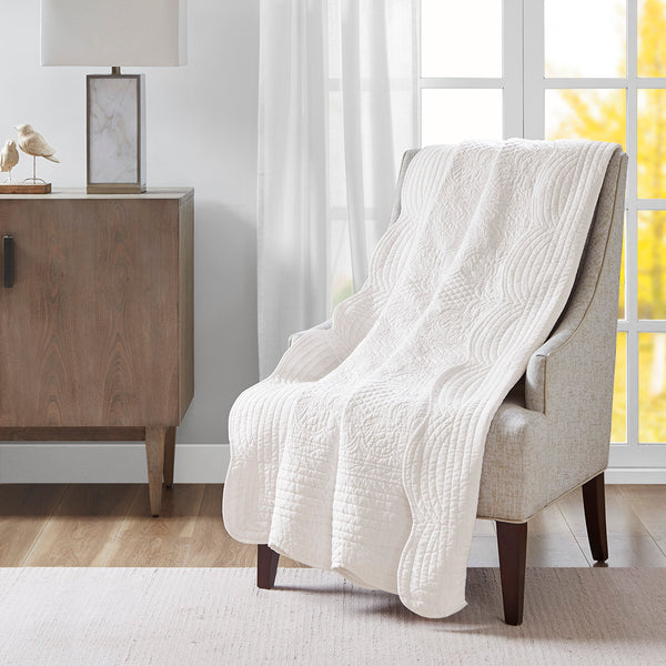 JLA Home Madison Park - Oversized Quilted Throw Adds Vintage-Soft Texture with Scalloped Edges, Breathable Cotton Fill, Machine Washable White MP50-1216