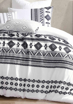 English Elm Nichols 5-Piece Queen Comforter Set In Black – Soft Cotton, Elegant Design, Easy Care & Machine Washable B340P341921