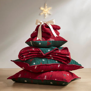 English Elm 3-Piece Queen Coverlet Set Matelassé Elegance with Two Shams — Soft Polyester-Rayon Texture, Durable Comfort Red 16.34 L x 14.57 W x 7.68 H B035P381283