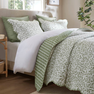 English Elm 3-piece King Quilt Set Scalloped Hem Microfiber Bedding for Master or Guest Room Sage Green B035P482950