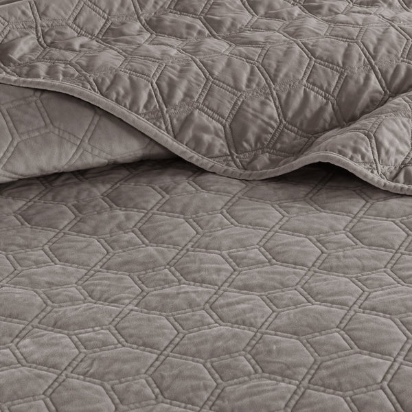 English Elm 3 Piece Velvet Quilt Set Full/Queen with Geometric Quilt Design, Antimicrobial Finish for Fresh Comfort taupe 17.72 L x 16.14 W x 7.09 H B03597473