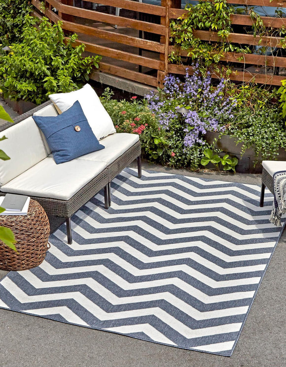 Unique Loom Outdoor Coastal Dalgalar Machine Made Chevron Rug Navy Blue, Ivory 5' 3" x 8' 0"