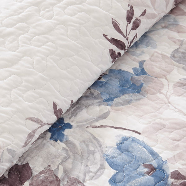 English Elm 6 Madison Park Luna Reversible Quilt Set Full/Queen – Watercolor Floral Center, Ivory Edges, 3 Pillows Blue 22.83 L x 18.11 W x 10.63 H B03597424