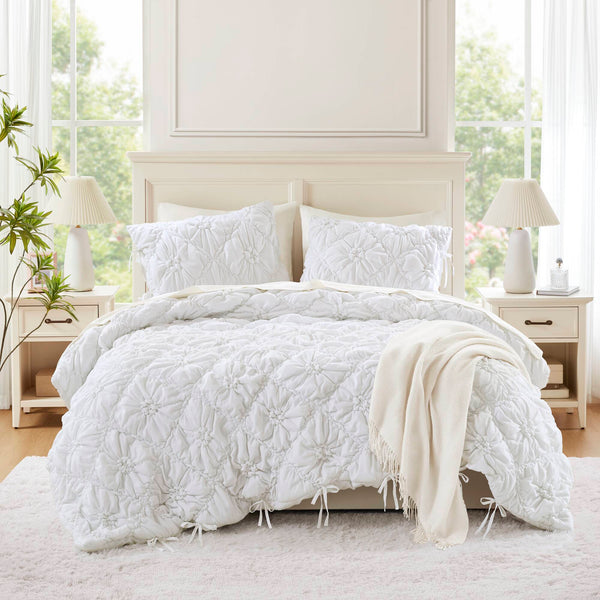 English Elm 3PCS Plush Microfiber Full/Queen Comforter Set with Hypoallergenic Poly Fill and Soft Shams White 16.93 L x 12.99 W x 6.69 H B035P366529