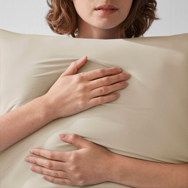 English Elm 1- Piece Full Body Cooling Pillow with Nylon Spandex Cover for Side Sleepers Neutral B035P482974