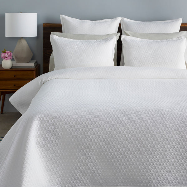 Surya Briley Classic Elegance Quilt Set - Luxurious 88"W X 92"L Bedding, Soft Polyester-cotton Blend, Machine Washable White Cotton,Polyester,Cotton,Polyester Bil1000-fqset