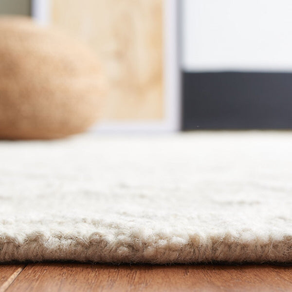 Safavieh Blossom 104 Hand Tufted  Rug Grey / Ivory BLM104A-10