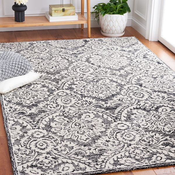 Safavieh Blossom 106 Hand Tufted Country and Floral Rug Black / Ivory BLM106Z-4