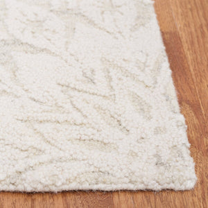 Safavieh Blossom 108 Hand Tufted Country and Floral Rug Ivory / Grey BLM108F-4