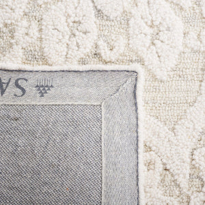 Safavieh Blossom 108 Hand Tufted Country and Floral Rug Ivory / Grey BLM108F-4