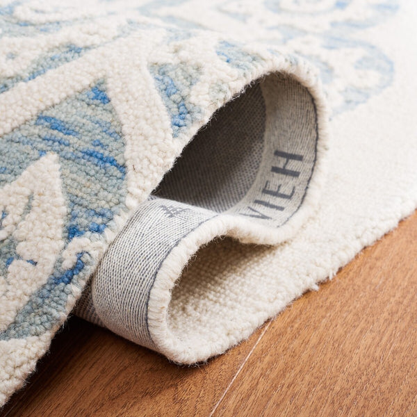 Safavieh Blossom 108 Hand Tufted Country and Floral Rug Ivory / Blue BLM108M-4