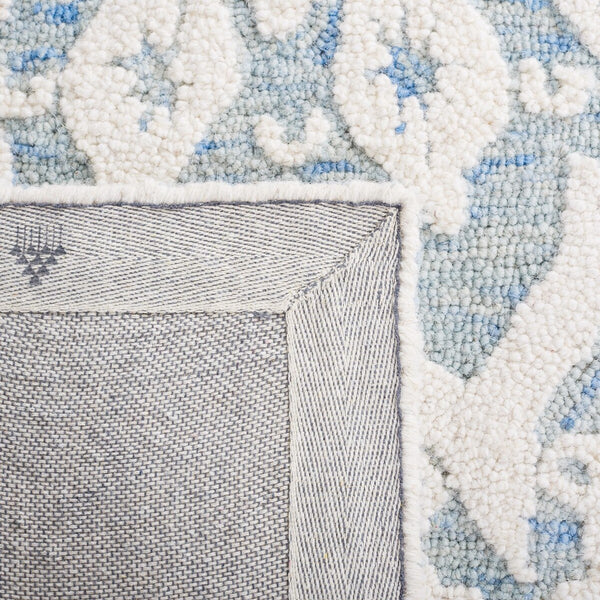 Safavieh Blossom 108 Hand Tufted Country and Floral Rug Ivory / Blue BLM108M-4