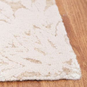 Safavieh Blossom 108 Hand Tufted Country and Floral Rug Ivory / Light Brown BLM108T-4