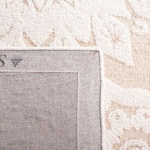 Safavieh Blossom 108 Hand Tufted Country and Floral Rug Ivory / Light Brown BLM108T-4