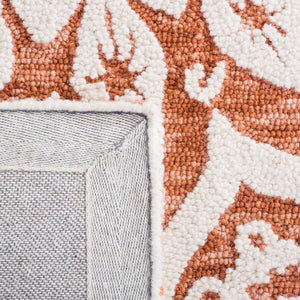 Safavieh Blossom 108 Hand Tufted Country and Floral Rug Ivory / Pink BLM108U-4