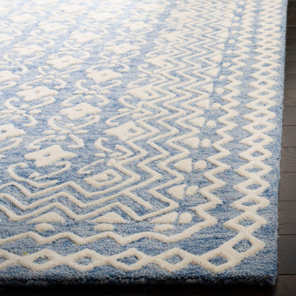 Safavieh Blossom 114 Hand Tufted  Rug IIX Blue / Ivory BLM114M-216