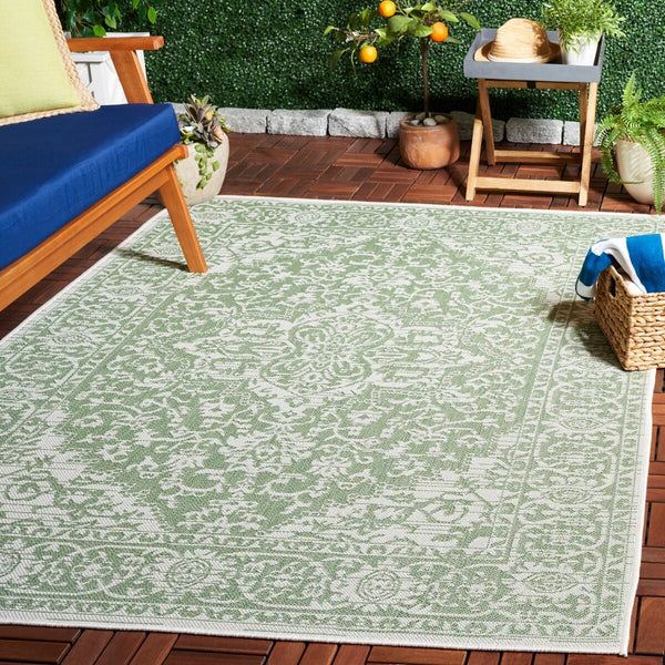 Safavieh Bermuda 813 Power Loomed Indoor / Outdoor Rug Green / Ivory 8' x 10'