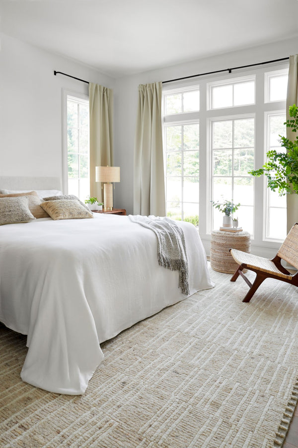 Surya Davey Handmade 2' X 3' Wool Rug - Timeless Hand-knotted Design For Classic Home Décor Elegance Beige Wool Bodv2301-23