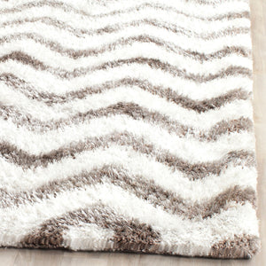 Safavieh Barcelona Shag 320 Hand Tufted  Rug Ivory / Silver BSG320A-24