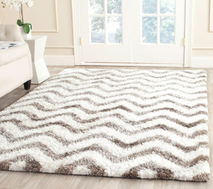 Safavieh Barcelona Shag 320 Hand Tufted  Rug Ivory / Silver BSG320A-24