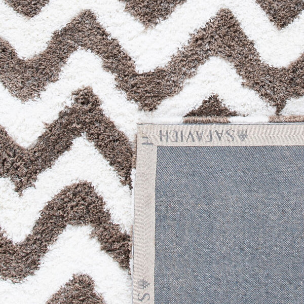 Safavieh Barcelona Shag 320 Hand Tufted  Rug Ivory / Silver BSG320A-24