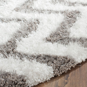 Safavieh Barcelona Shag 320 Hand Tufted  Rug Ivory / Silver BSG320A-24