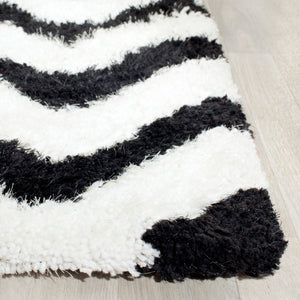 Safavieh Barcelona Shag 320 Hand Tufted  Rug Ivory / Black BSG320C-24