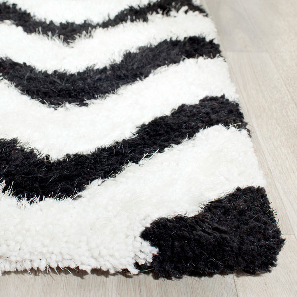 Safavieh Barcelona Shag 320 Hand Tufted  Rug Ivory / Black BSG320C-24