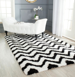 Safavieh Barcelona Shag 320 Hand Tufted  Rug Ivory / Black BSG320C-24
