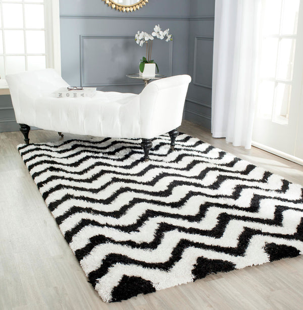 Safavieh Barcelona Shag 320 Hand Tufted  Rug Ivory / Black BSG320C-24