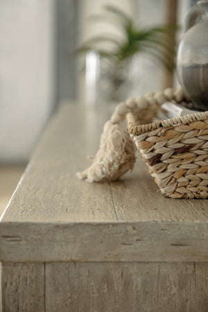 Hooker Furniture Ciao Bella Entertainment Console With Shabby Chic Distressed White Finish, Ventilated Media Storage (80") 5805-55483-80