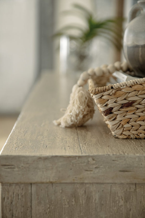 Hooker Furniture Ciao Bella Entertainment Console With Shabby Chic Distressed White Finish, Ventilated Media Storage (80") 5805-55483-80